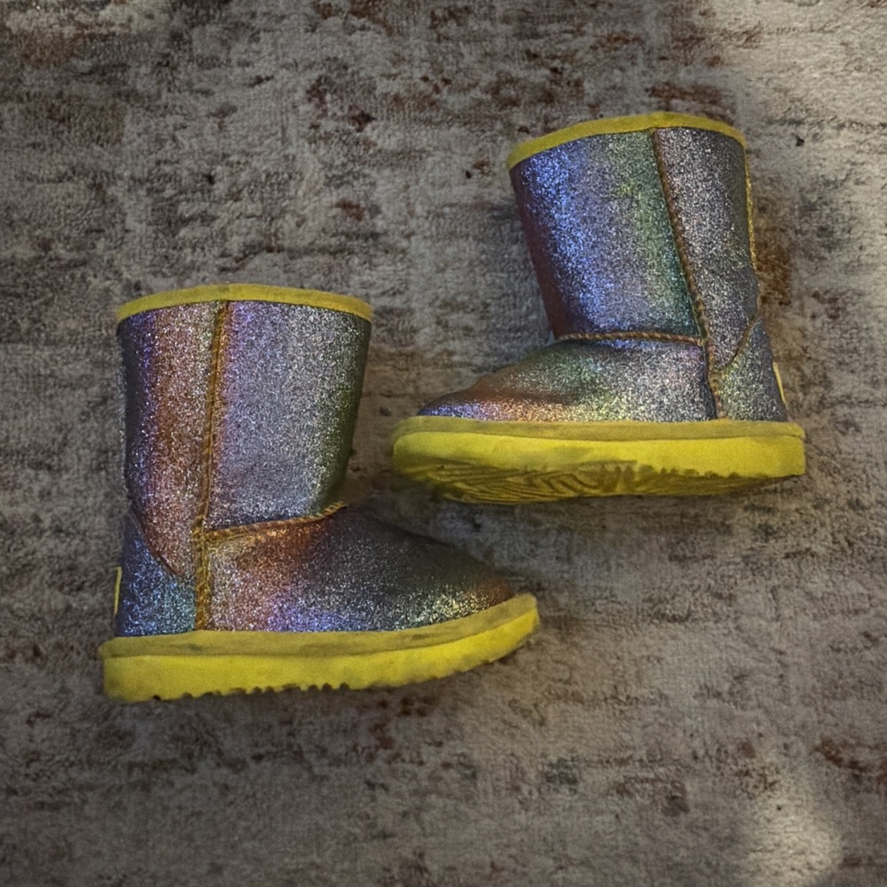 UGG KIDS CLASSIC II RAINBOW GLITTER BOOTS SIZE 10